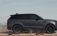 2025 Range Rover Sport Stealth Pack 增加灰色喷漆和黑色装饰