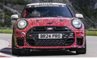 新款 MINI Cooper JCW 将参加纽博格林 24 小时耐力赛