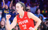 狂热队的凯特琳·克拉克以 19 次助攻打破了 WNBA 的比赛助攻记录